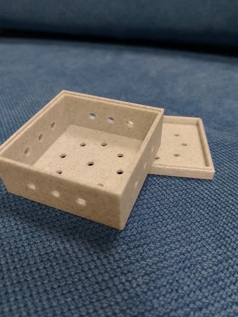 Hộp Đơn Giản Có Nắp Và Lỗ - Image 1