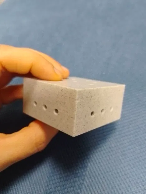 Hộp Đơn Giản Có Nắp Và Lỗ - Image 3