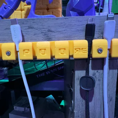 Kệ Giữ / Tổ Chức Dây Cáp USB