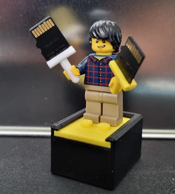 Hộp Đựng Thẻ SD "Silent Coworker" - Image 1