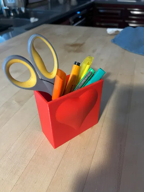 Hộp Bút Valentine (Có Trái Tim Dập Nổi) - Image 1