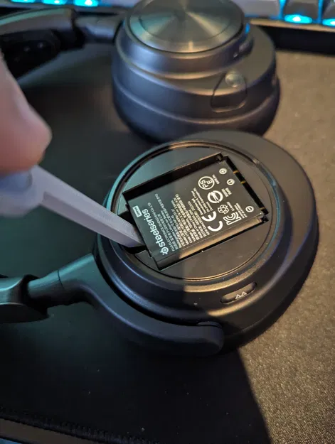 Dụng cụ hỗ trợ lấy pin cho Arctis Pro Wireless - Image 1