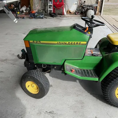 Núm Ga Xe John Deere 425