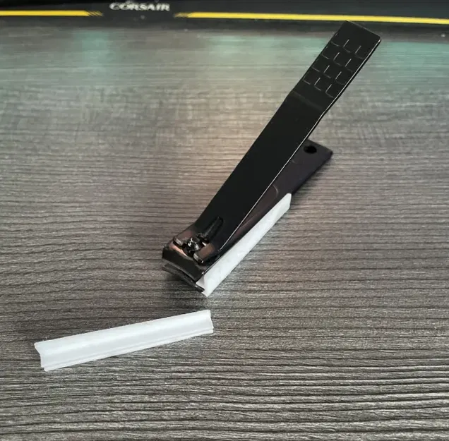 Tấm chắn giùm bấm móng tay - Image 1