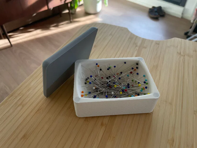 Hộp Nam Châm Có Nắp Đậy (dùng đựng kim may vá, v.v.) - Image 1