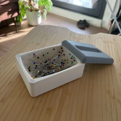 Hộp Nam Châm Có Nắp Đậy (dùng đựng kim may vá, v.v.)