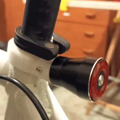 Khuôn Giữ Đèn Hậu Xe Đạp