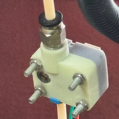 Duet3D filament monitor V3 có đầu nối khí chắc chắn