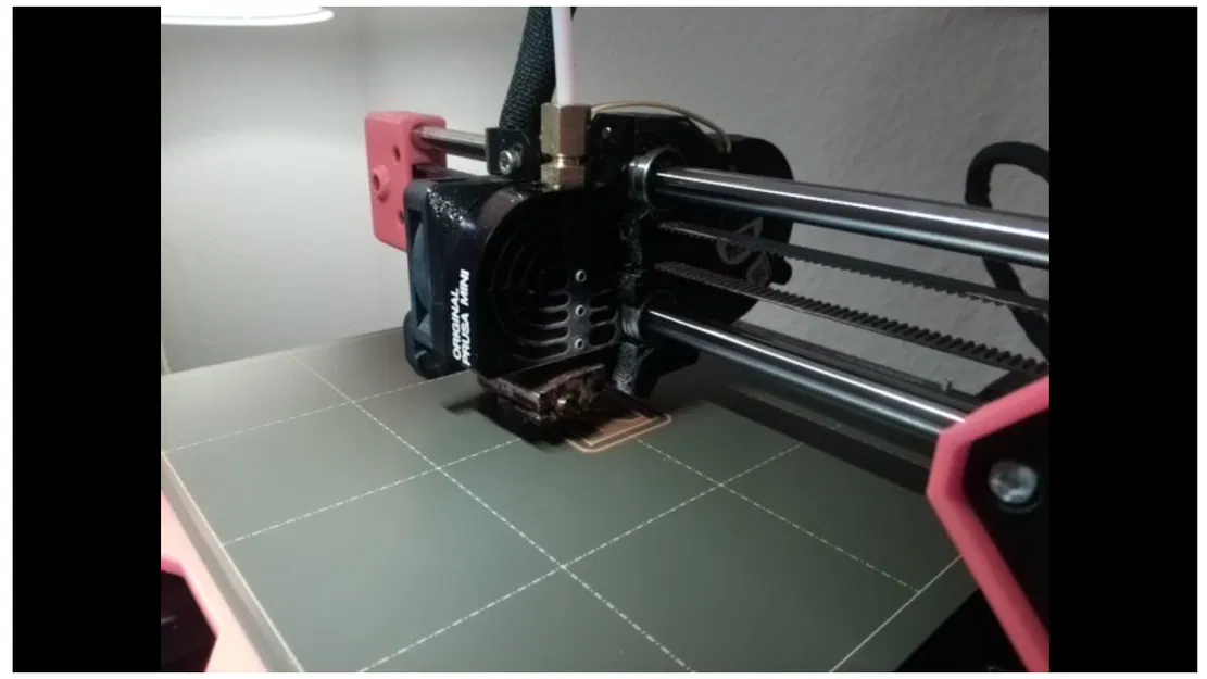 Hộp hiển thị Prusa Mini kèm giá đỡ Raspberry Pi Zero 2 và camera Noir - Image 3