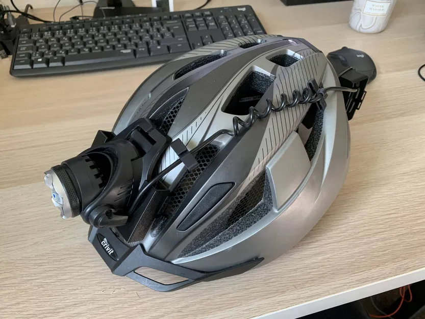 Giá đỡ đèn pin đội đầu cho nón bảo hiểm xe đạp - Image 1