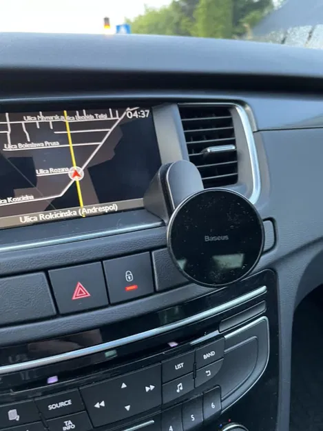 Giá đỡ đế sạc nam châm Baseus cho iPhone - Image 1