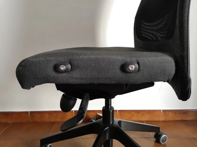 Nắp bịt lỗ bắt ốc & kẹp vải tay vịn ghế IKEA Markus - Image 2