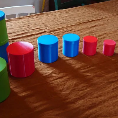 Hộp tròn có nắp vặn