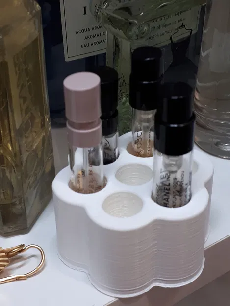 Kệ Giữ Mẫu Nước Hoa - Image 1