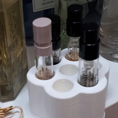 Kệ Giữ Mẫu Nước Hoa