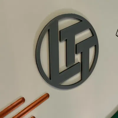 Logo LTT / Linus Tech Tips