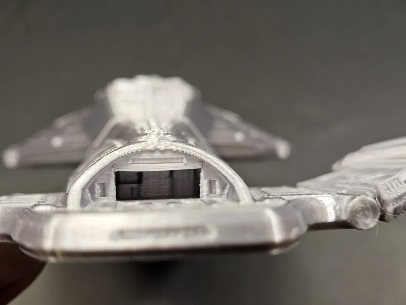 Phần Thân Sau Tàu Voyager có Khoang Chứa Tàu Con Thoi Mở - Image 1