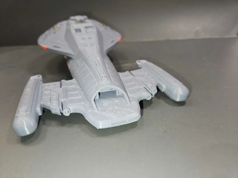 Phần Thân Sau Tàu Voyager có Khoang Chứa Tàu Con Thoi Mở - Image 2