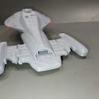 Phần Thân Sau Tàu Voyager có Khoang Chứa Tàu Con Thoi Mở