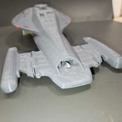 Phần Thân Sau Tàu Voyager có Khoang Chứa Tàu Con Thoi Mở