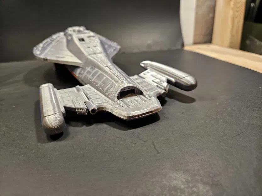 Phần Thân Sau Tàu Voyager có Khoang Chứa Tàu Con Thoi Mở - Image 4