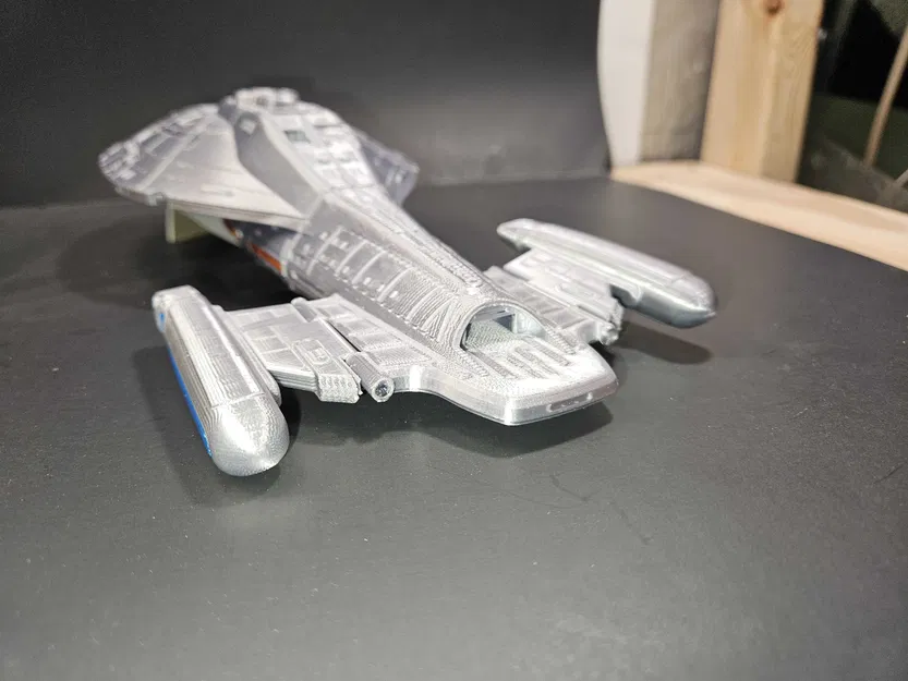 Phần Thân Sau Tàu Voyager có Khoang Chứa Tàu Con Thoi Mở - Image 5