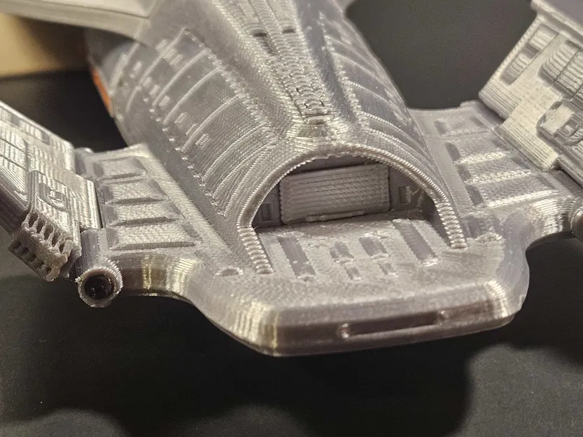 Phần Thân Sau Tàu Voyager có Khoang Chứa Tàu Con Thoi Mở - Image 6