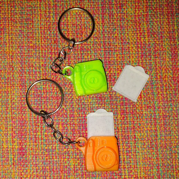 Móc Khóa Máy Ảnh Mini Có Khe Cắm Hình - Image 1