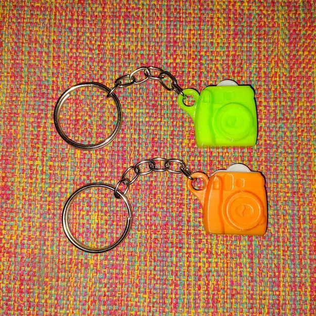 Móc Khóa Máy Ảnh Mini Có Khe Cắm Hình - Image 2