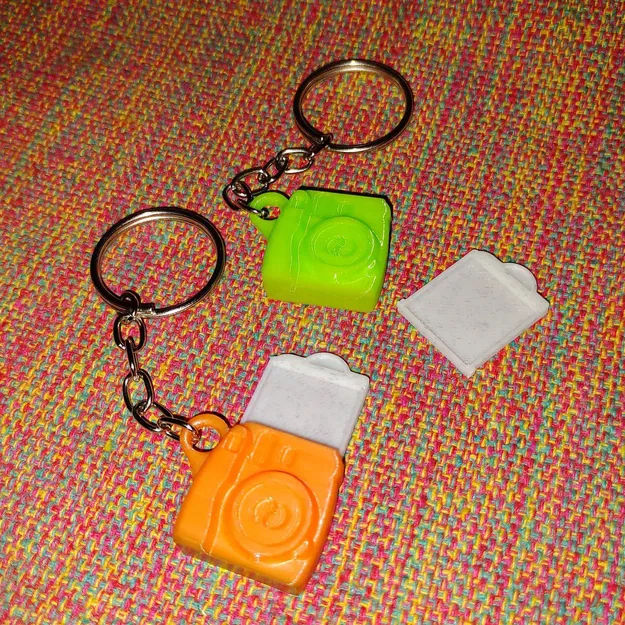 Móc Khóa Máy Ảnh Mini Có Khe Cắm Hình - Image 4