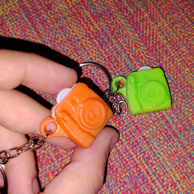 Móc Khóa Máy Ảnh Mini Có Khe Cắm Hình - Image 5