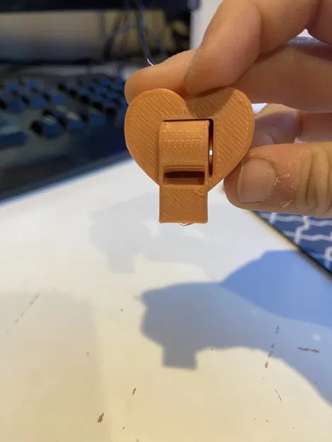 Còi (chủ đề Ngày Lễ Tình Nhân) - Image 1