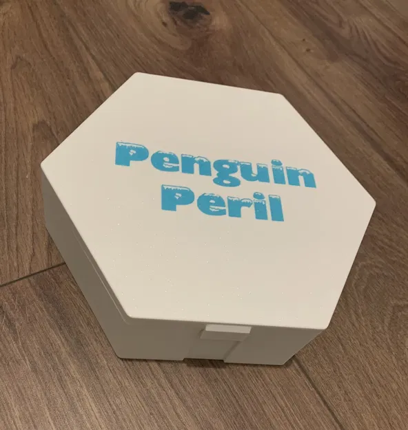 Hộp đựng game Penguin Peril - Image 1