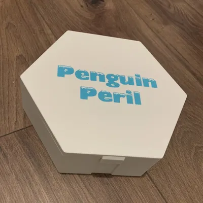 Hộp đựng game Penguin Peril