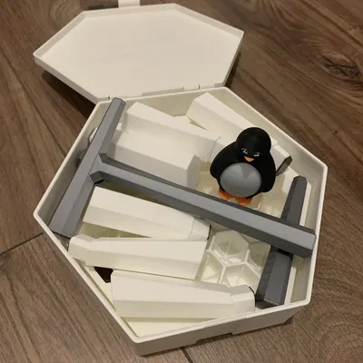 Hộp đựng game Penguin Peril