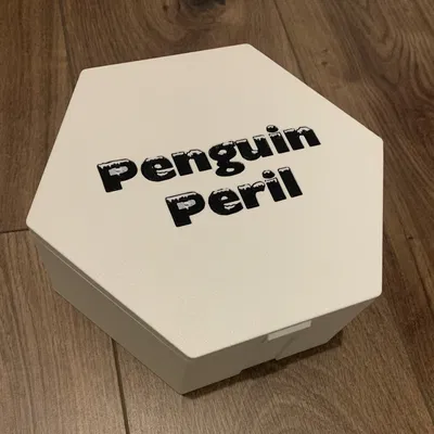 Hộp đựng game Penguin Peril
