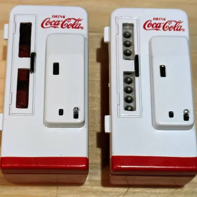 Mô Hình Máy Bán Hàng ERTL Die Cast Coca-Cola (Chèn Lon 2 ¼ Inches)