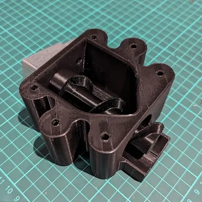 Máy Cho Thú Cưng Ăn Tự Động - Phễu và Trục Xoắn