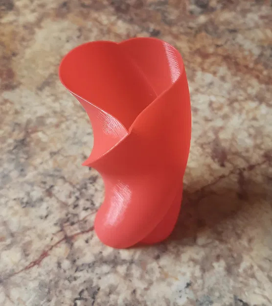 Bình Trái Tim Xoắn Ốc 180 Độ - Image 1