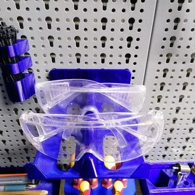 Giá Đỡ Kính Cho Tường Lỗ Pegboard Mars Svratka