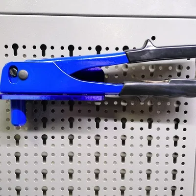 Giá Đỡ Kìm Rút Rivet Cho Bảng Pegboard Mars Svratka
