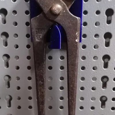 Giá đỡ kìm kẹp cho bảng ghim Mars