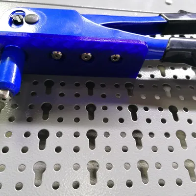 Giá Đỡ Kìm Rút Rivet Cho Bảng Pegboard Mars Svratka