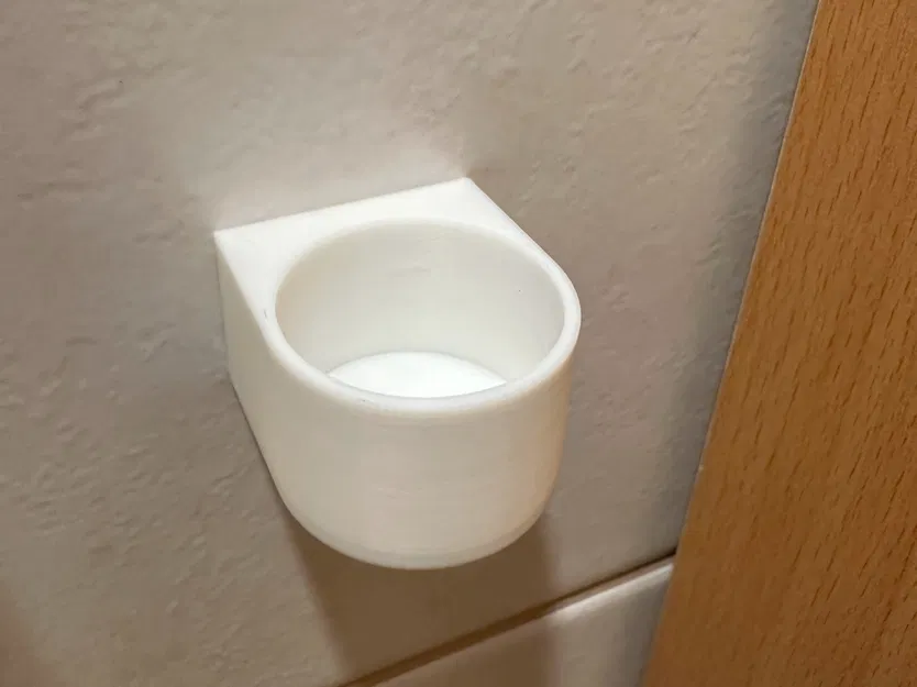 Kệ dán tường cho tuýp kem đánh răng Sensodyne - Image 3