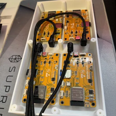 Vỏ 4 màn hình Xtouch