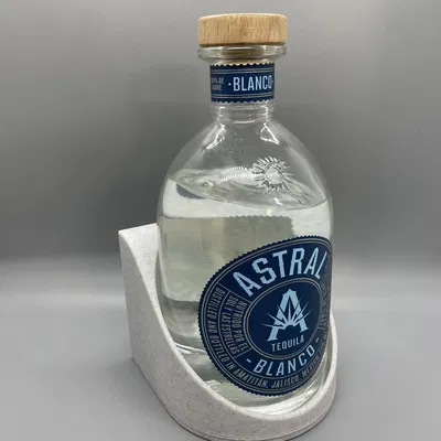 Giá đỡ chai treo tường