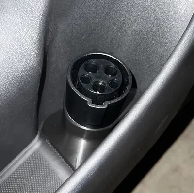 Giá Đỡ Bộ Chuyển Đổi J1772 Cho Tesla Model 3 Vào Hộc Cốc Cửa