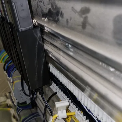 Giá đỡ máy bộ đàm để gắn ray DIN hoặc treo tường