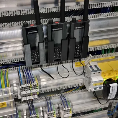 Giá đỡ máy bộ đàm để gắn ray DIN hoặc treo tường