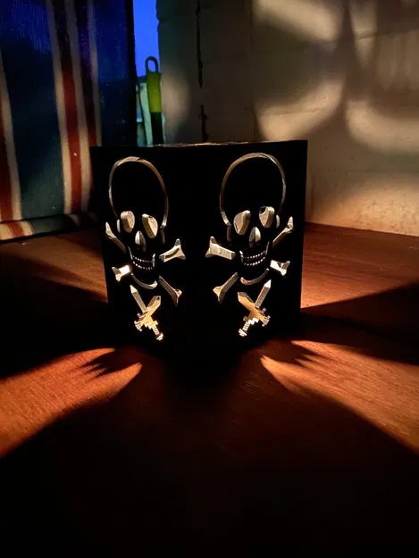 Chân Nến Đèn Trà Cướp Biển Jolly Roger - Image 2